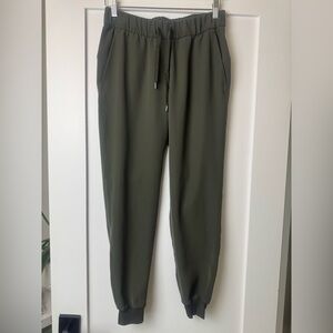 Lululemon Keep Moving Olive Green Luxtreme Jogger Pants W5CV4S women’s Size 6